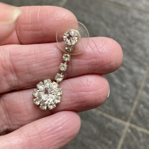 Pretty rhinestone pair of necklace and earrings - Picture 2 of 3